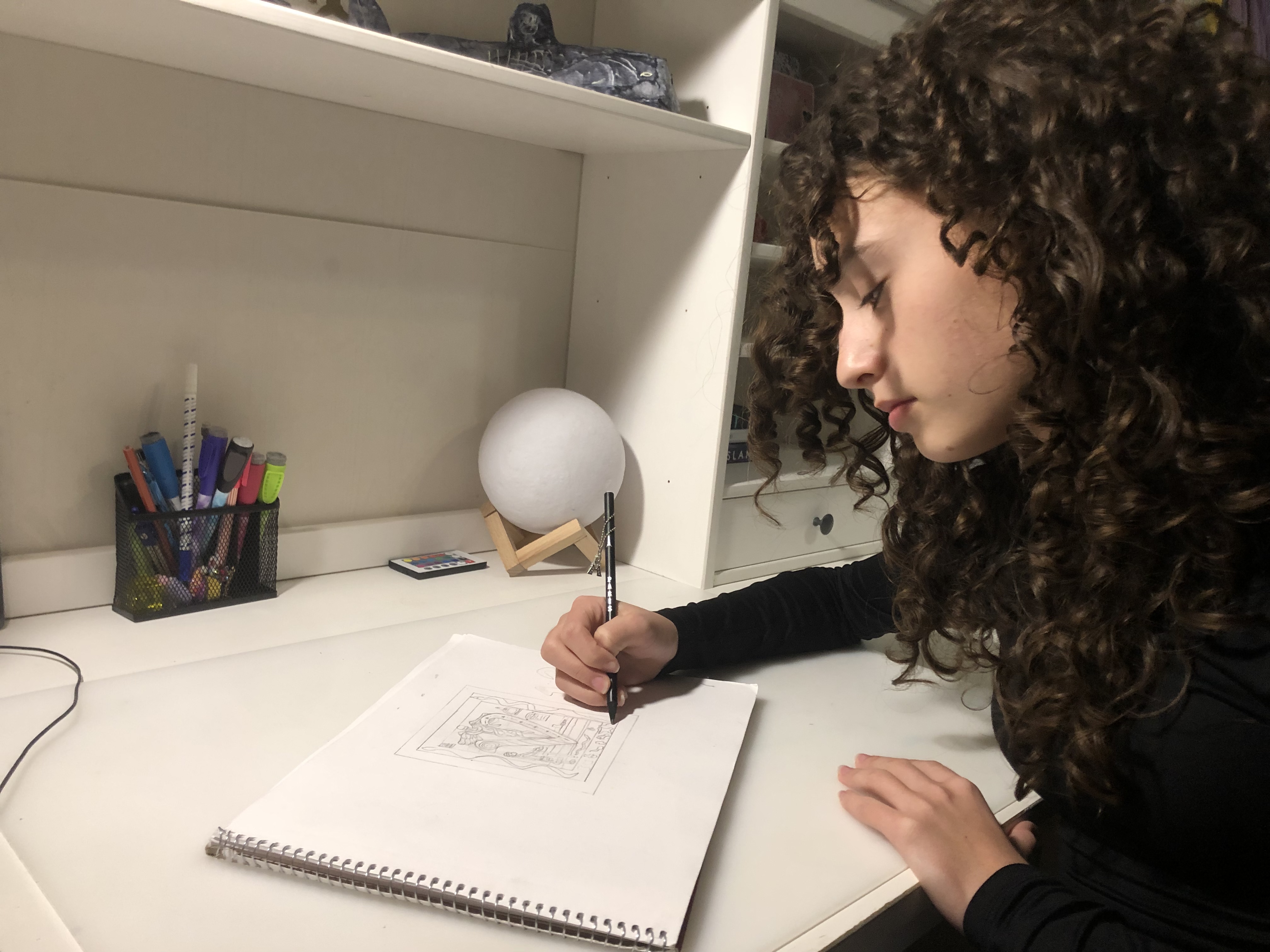 Victoria, 13, the 2025 Dessine-moi un câlin contest winner